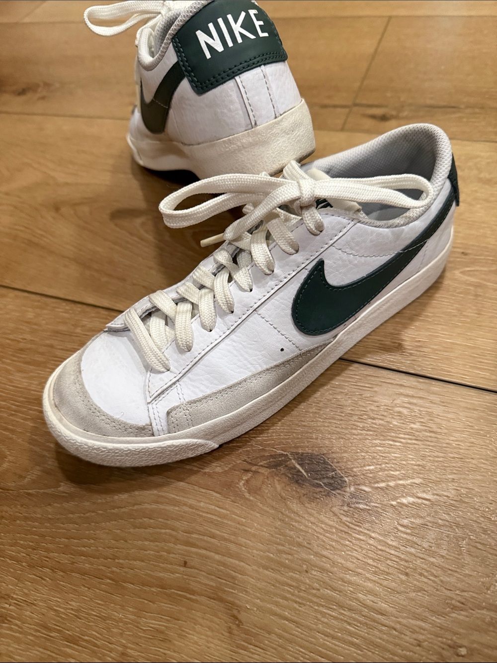 Like New! Nike White Low-Top Sneakers with Dark Green Swoosh